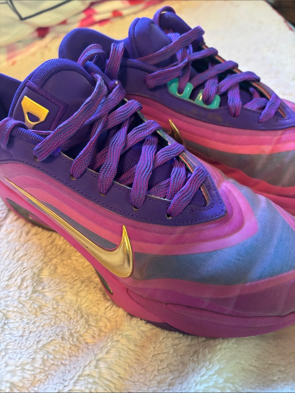 Nike Women’s Purple Pink Blue Gradient Sneakers with Gold Swoosh Basketball Shoe
